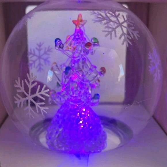 Robert Stanley Glass LED Ornament - Picture 14 of 15